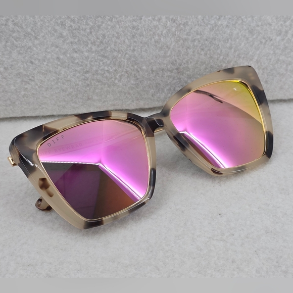 Diff Eyewear Accessories - New DIFF Bella Sunglasses Cream Tortoise with Pink Mirror Lenses